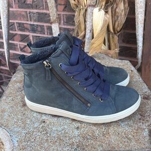 Ecco Women’s Soft 7 TRED Gore-Tex High-Top Sneaker. Size 39.